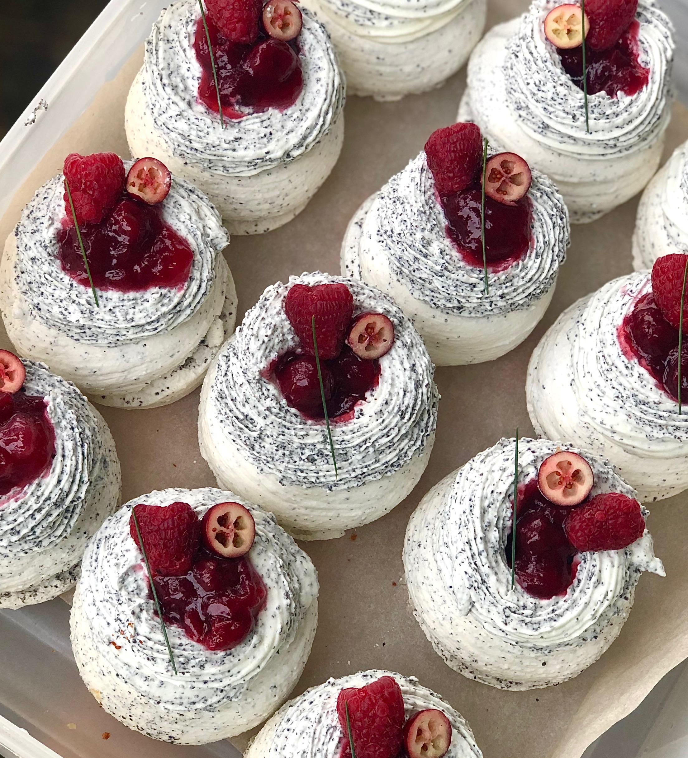 Makovo-višňová pavlova Delakto, bezlepku
